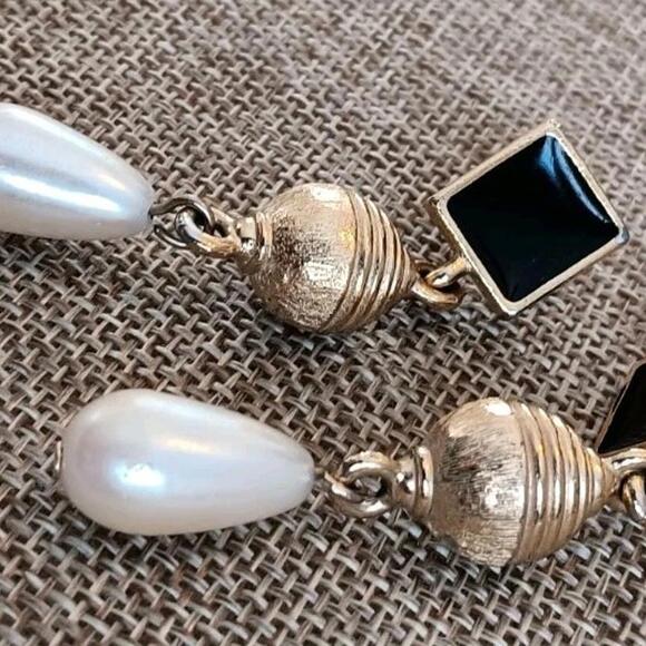 Vintage Richelieu Black enamel & Faux Pearl Dangle earrings,2.5" - Picture 8 of 9